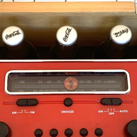Coca Cola Crate AM FM Alarm Clock Radio Wood 2002 9 Bottles Digital Display Vtg - Picture 3 of 9